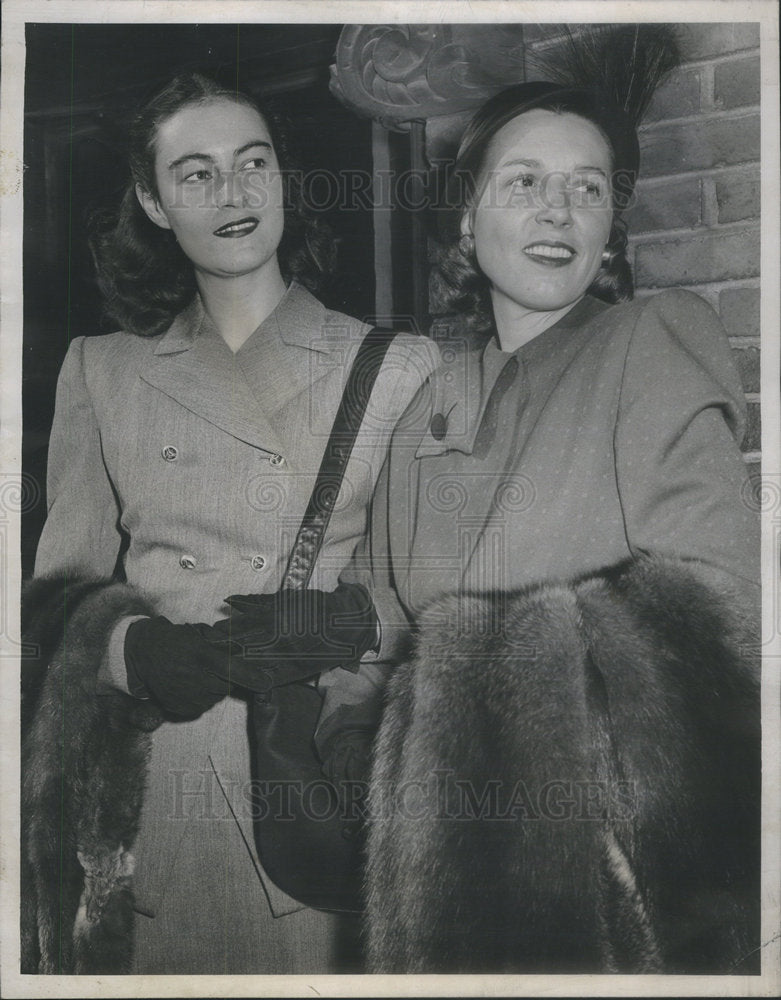 1947 Joan Ford Mrs. Harger Rollo Service Club Chicago Society - Historic Images