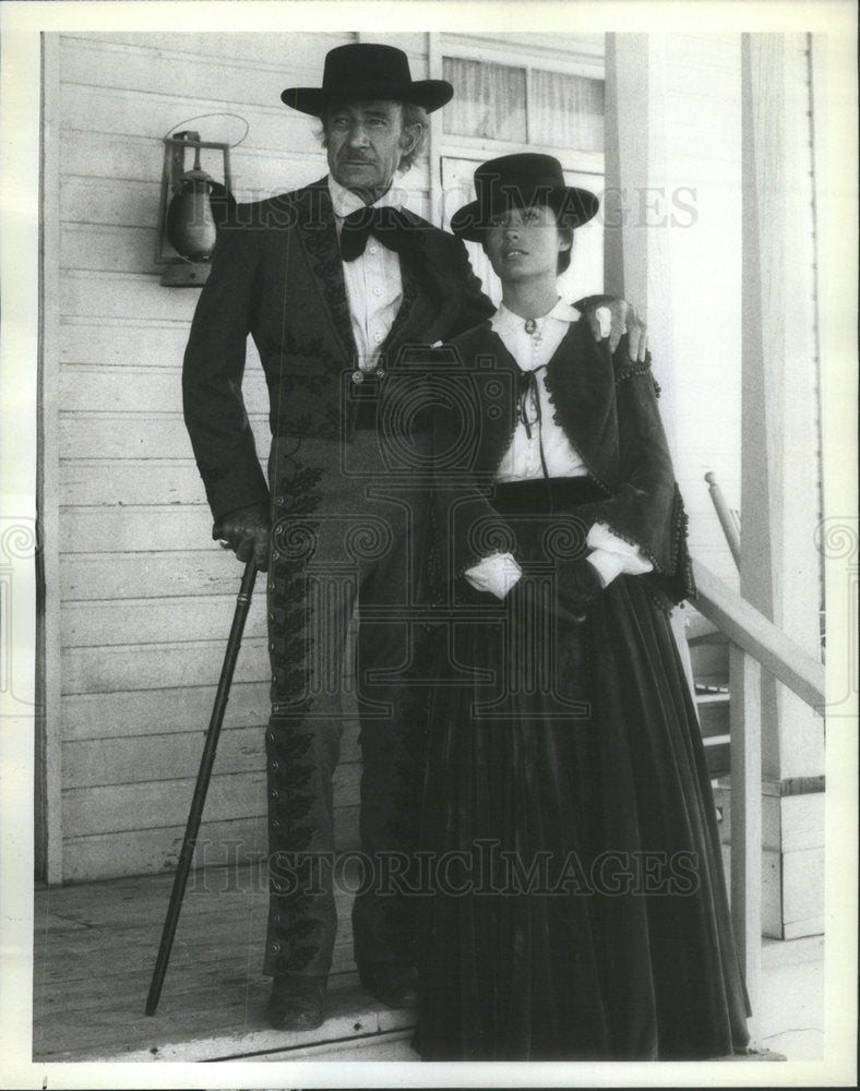 1979 Press Photo Gilbert Roland New Mexico Territory Ana Alicia Spanish English - Historic Images