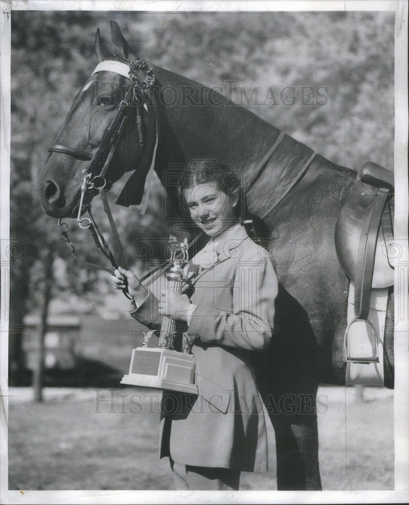 1956 Press Photo Missy Palmer American Horse Race Driver - Historic Images