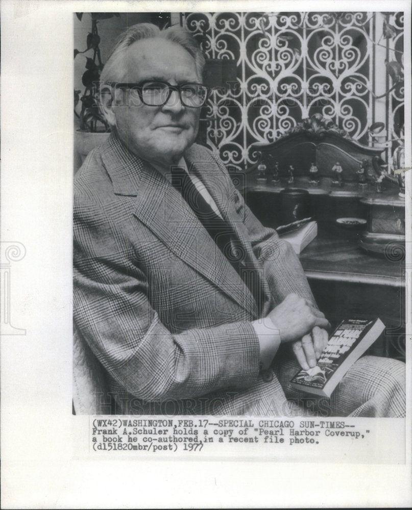 1977 Press Photo Frank A. Schuler (Auhtor) - Historic Images
