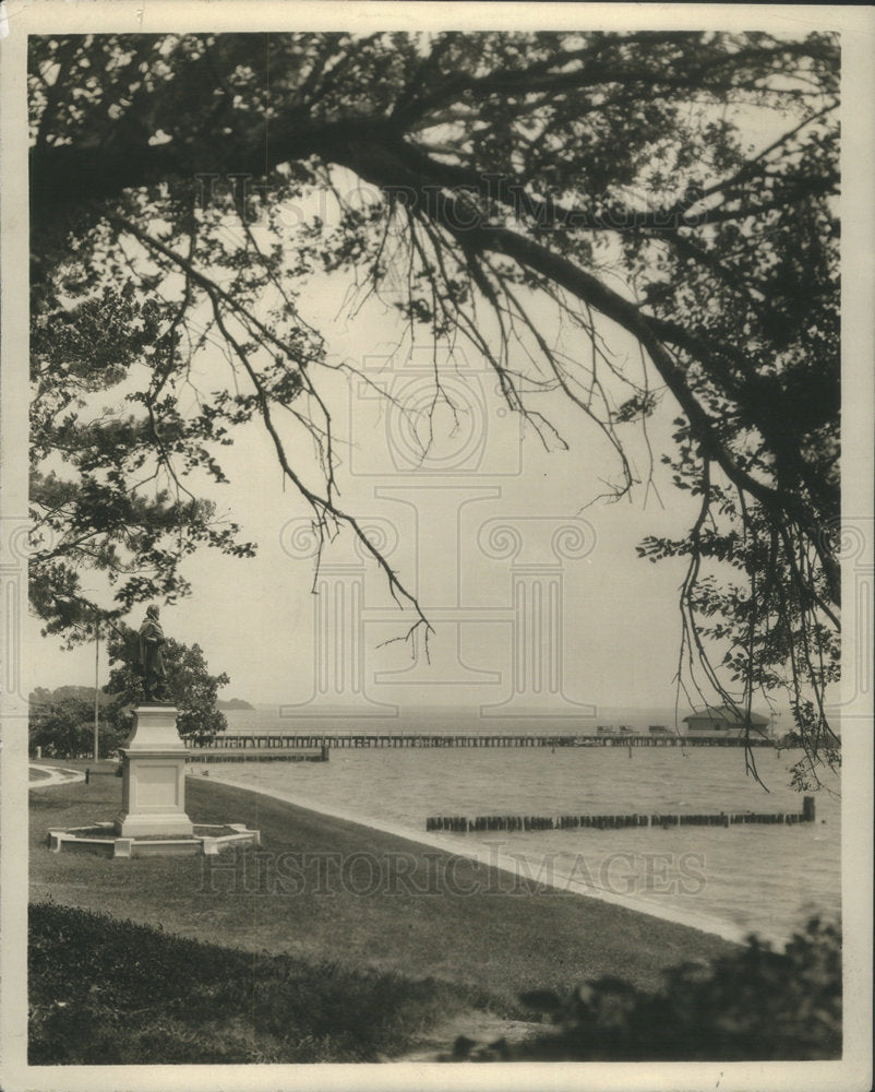 Press Photo Sir Thomas Lily To Place Wreath At British Monument - Historic Images