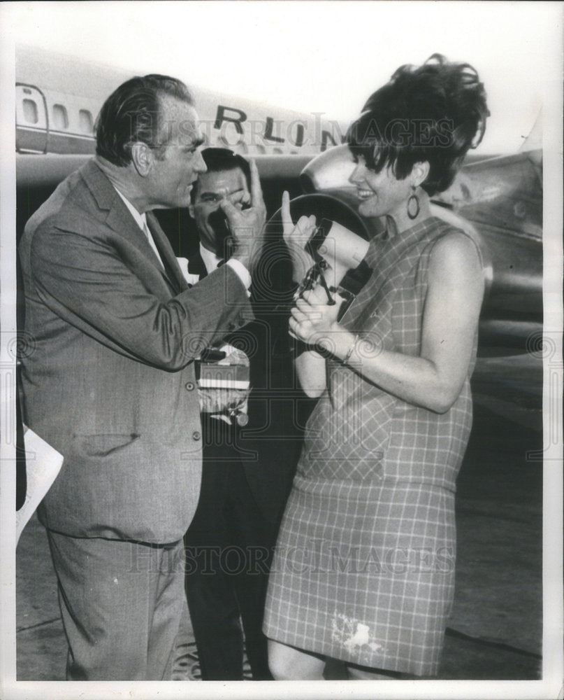 Press Photo Red Skelton teaching his daughter. - Historic Images