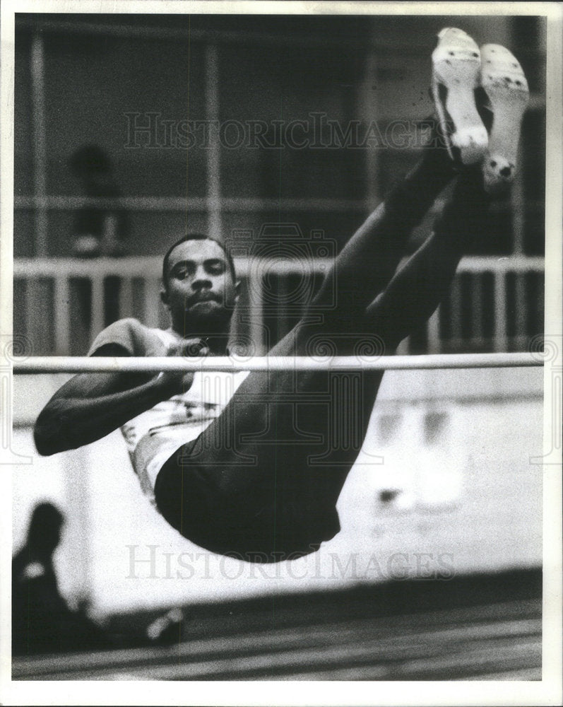 1982 Press Photo Don Williams of Proviso West Cleas Bar in High Jumb at 6-4 - Historic Images