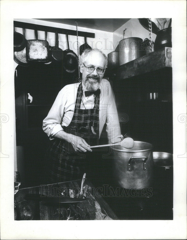 1984 Press Photo Jeff Smith American Cookbook Author Television Host Chicago - Historic Images