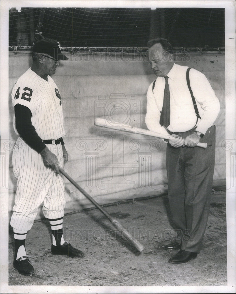 1962 Al Lopez Sox Manager gives Wellwe batting Hints - Historic Images