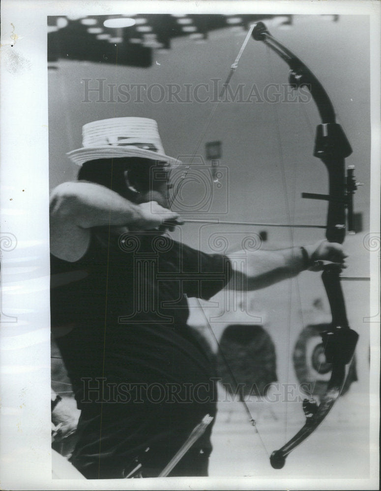 1977 Press Photo John Williamson of N. Hollywood, Calif. Controversial Compound - Historic Images