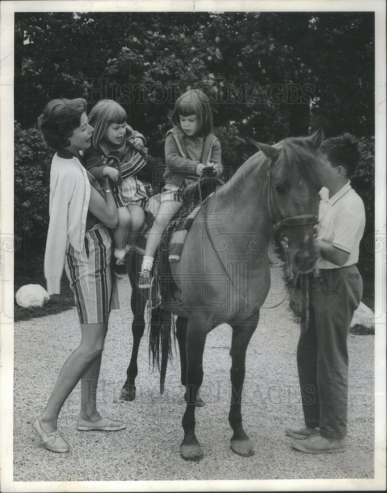 1963  Anthony Newey daughter Sarah Lynn model Chicago Wellesley Club - Historic Images