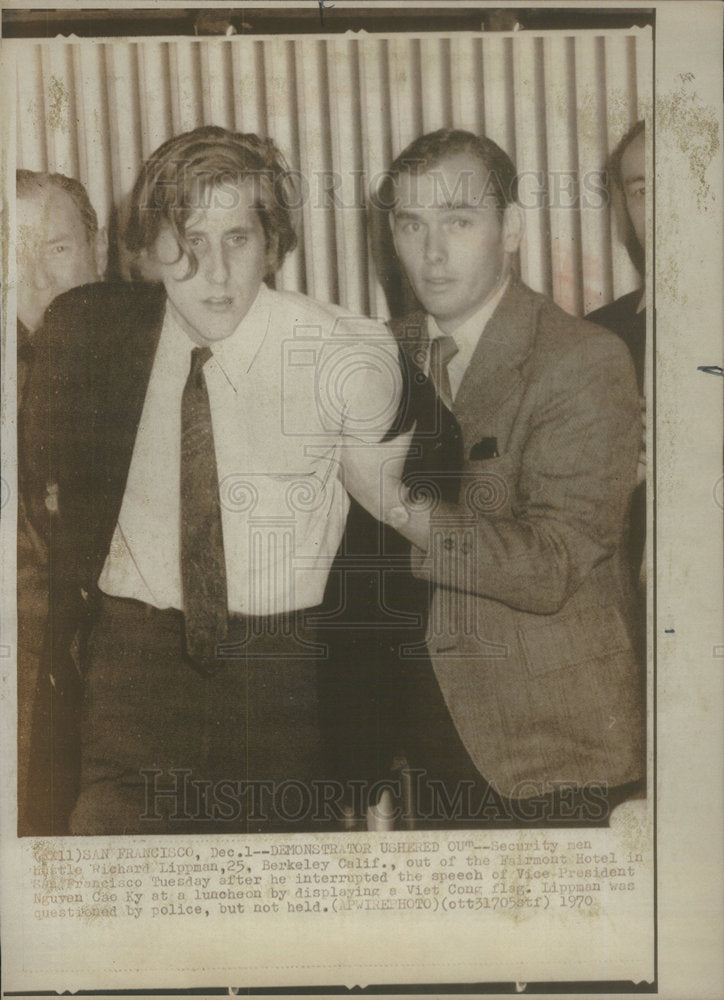 1970 Security  Hustle Lippman Out Of Fairmont Hotel In SanFrancisco - Historic Images
