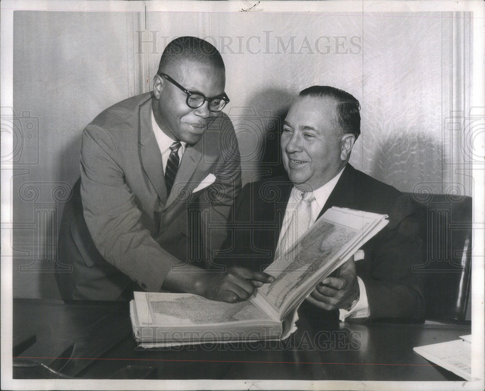 1961 Press Photo Nominee Robinson with Mayor Richard Daley of the peace corps - Historic Images