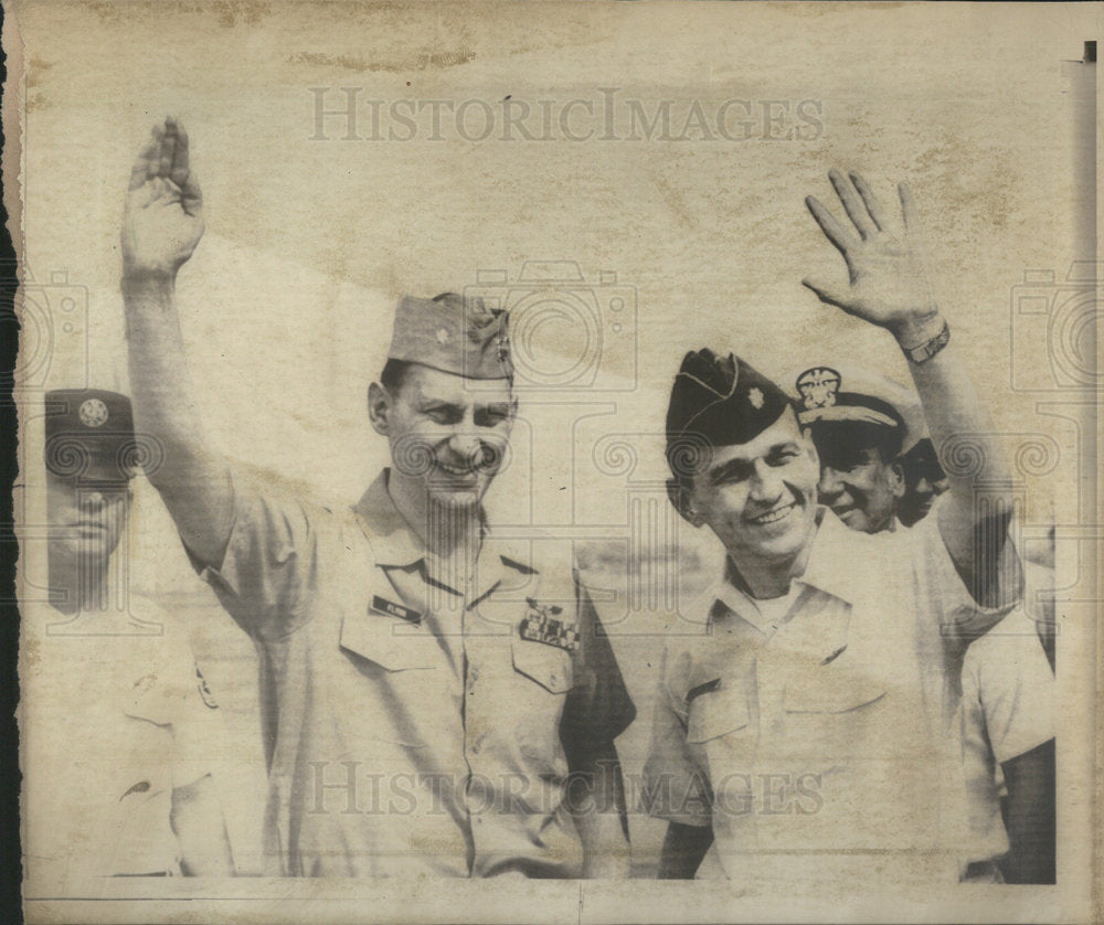 1973 Robert Flynn Smith Wave To Onlooker Arrive At Clark Air Base - Historic Images