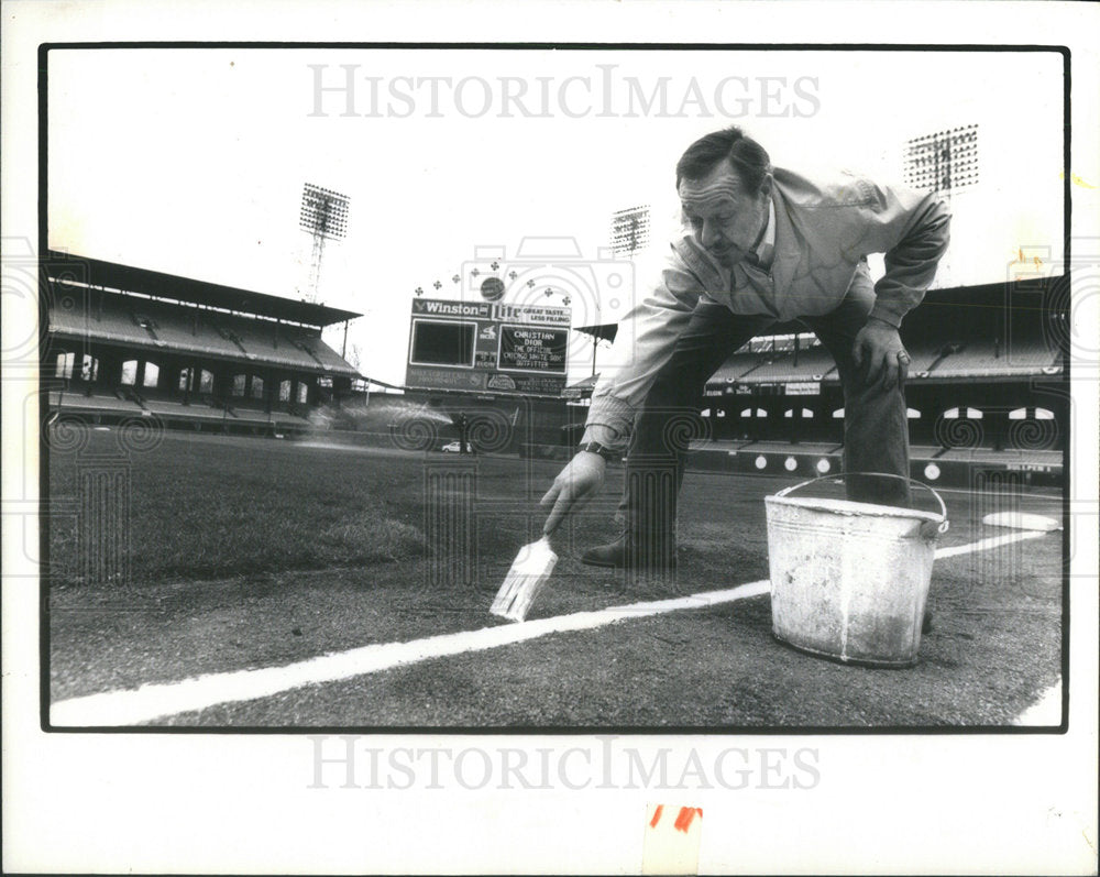 1988 Press Photo Larry Weintraub paints the foul line for the Sox home opener - Historic Images