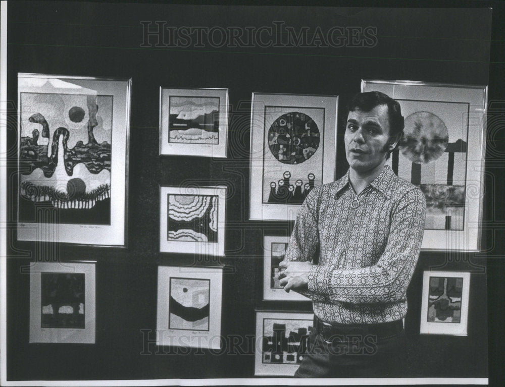 1972 Rolfe Panda and Salman Show off The Pine Staircase Rug Painting - Historic Images