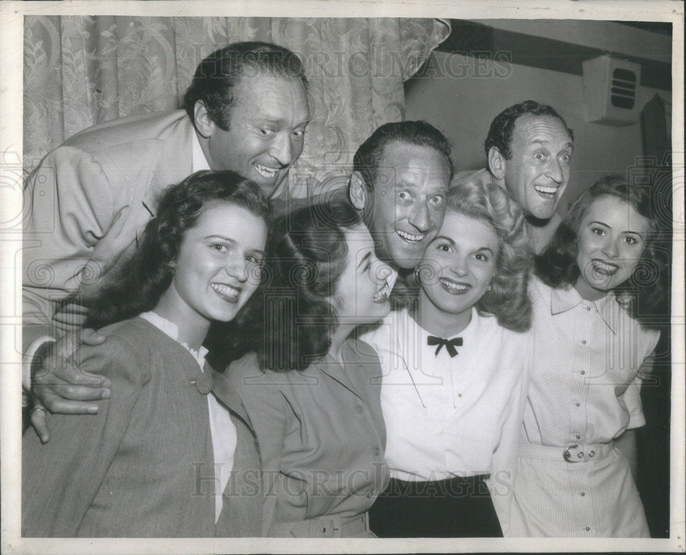 1947 Press Photo Ritz Brothers Jimmy Al Harry Marilyn Fisher Lawrence Joanie - Historic Images