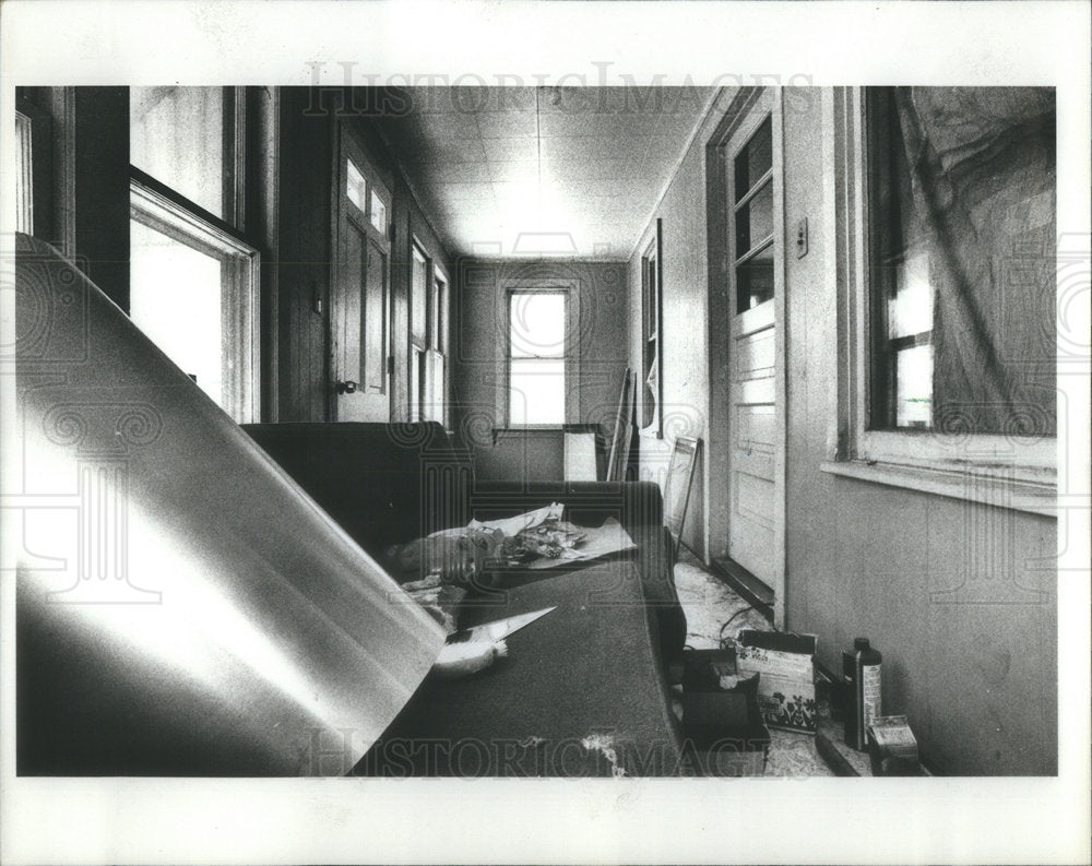 1977 Press Photo Interior of front cerch. - Historic Images