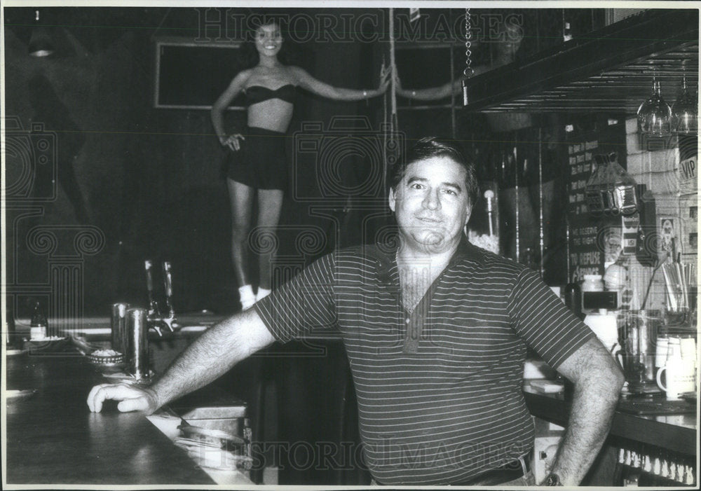 1989 Press Photo Dante Scola owner of a nude dance club poses with dancer Gina B - Historic Images