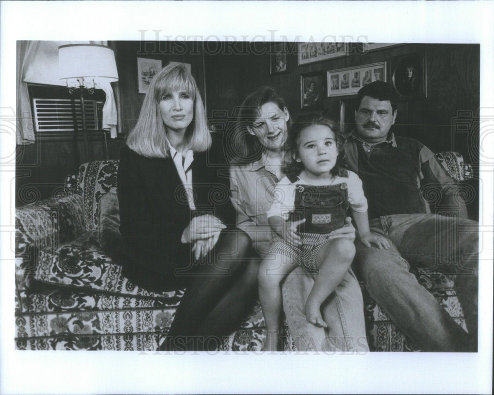 Press Photo Baby Jessica American Journal anchor Nancy Glass conducted parents - Historic Images