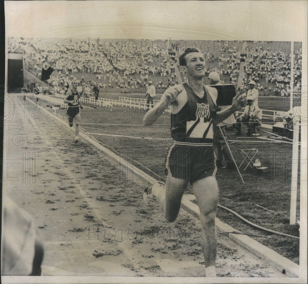 1964 Press Photo Run Victor Bob Schul US Distance Meter Russian Gavriel Coach - Historic Images