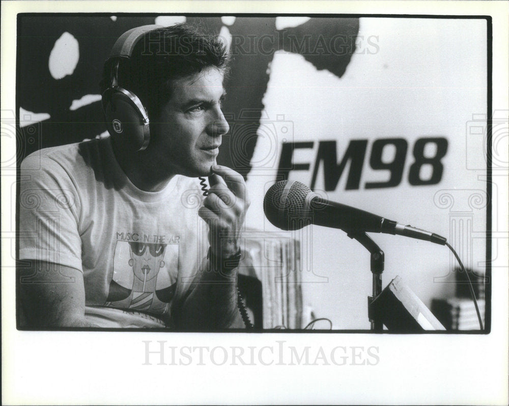 1985 Press Photo Former Lovin Spoonful John Sebastian Studio DJ bob Stroud - Historic Images