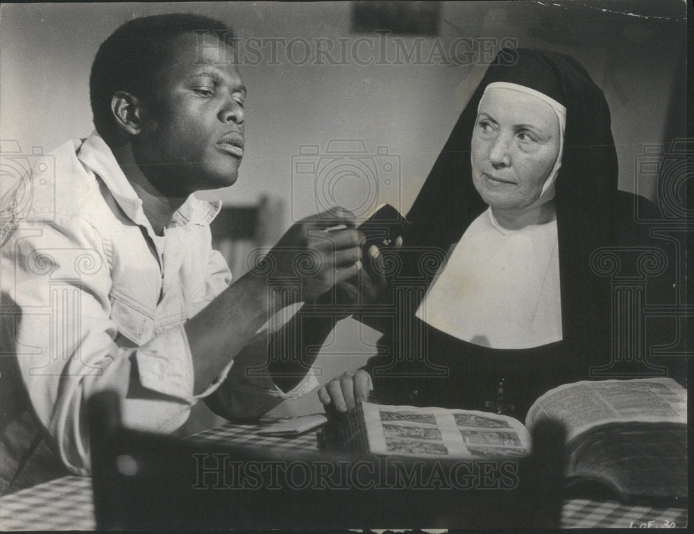 1964 Press Photo Lilia Skala and Sidney Poitier "Lilies of the Field" - Historic Images