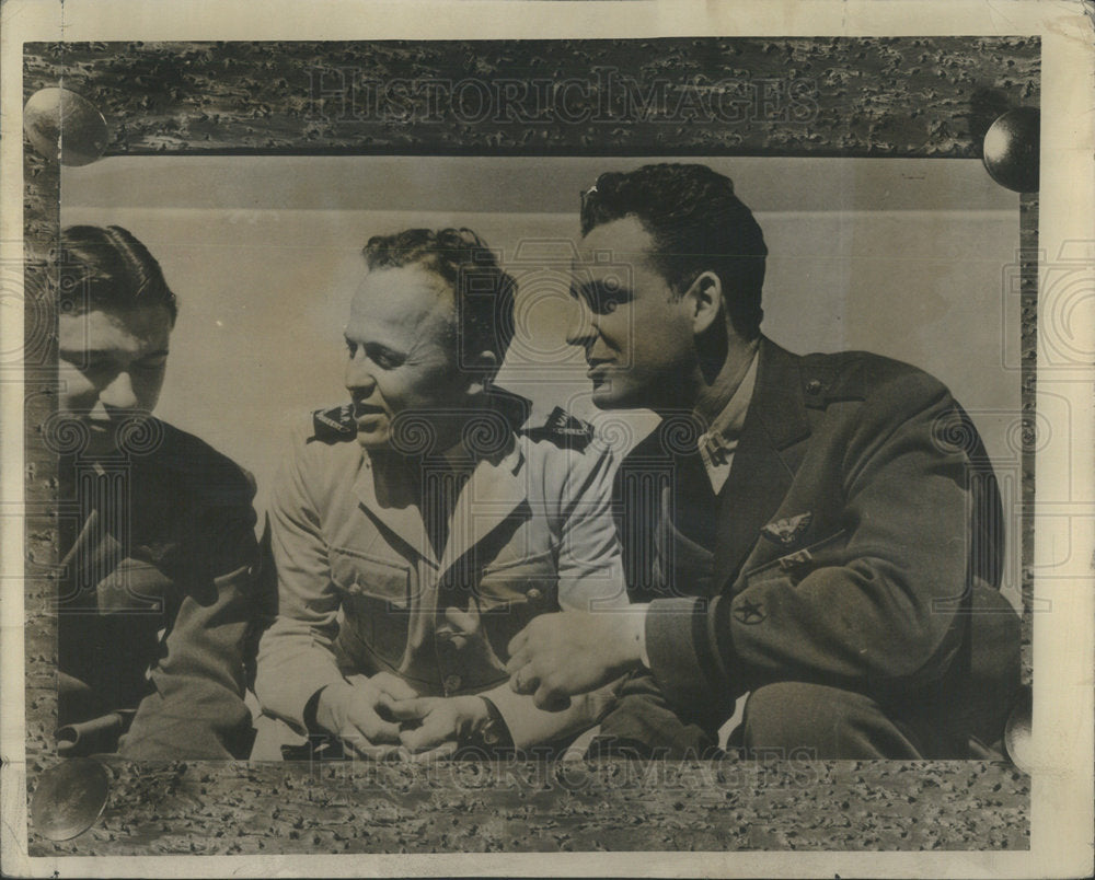 1942 George Weller Chicago Daily News Correspondent - Historic Images