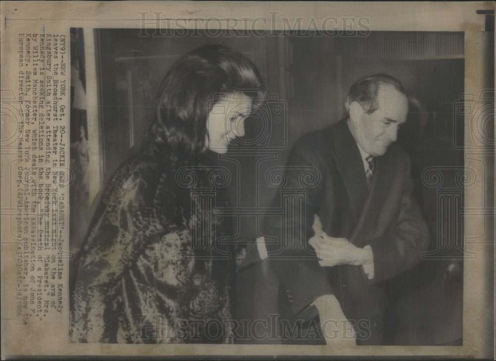 1966 Jaecueline Kennedy leaves the Broadhurst Theater in New York - Historic Images