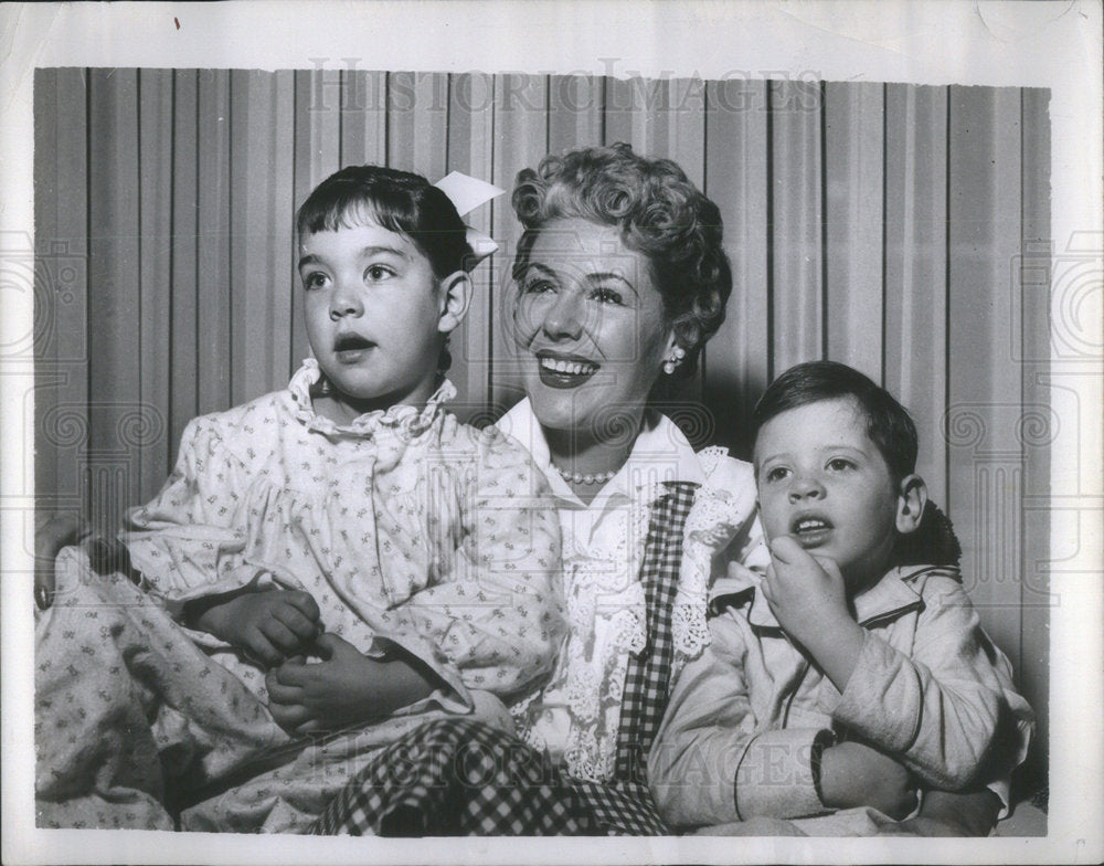 1957 Actress Marie &quot;The Body&quot; McDonald with Her two Children - Historic Images