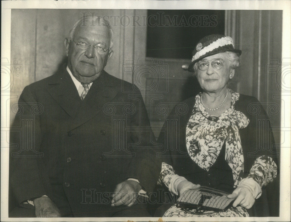 1934 Press Photo Truman Newberry Sec. of the Navy with Mrs. Truman aboard Santa - Historic Images