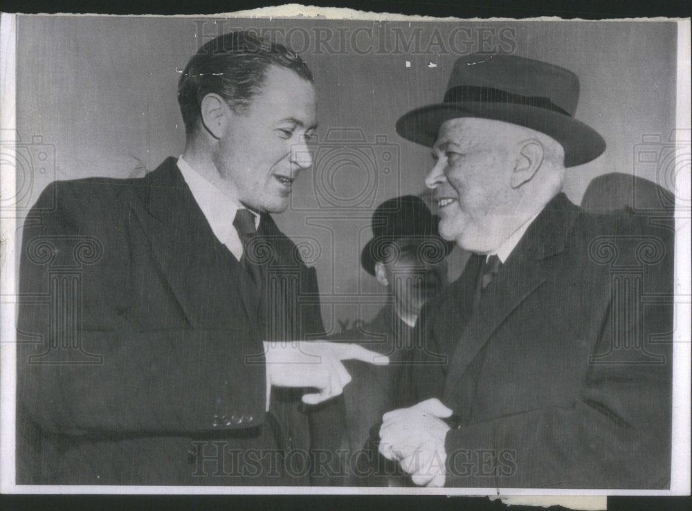 1957 British Defense Minister Duncan Sandys greeted by his American - Historic Images