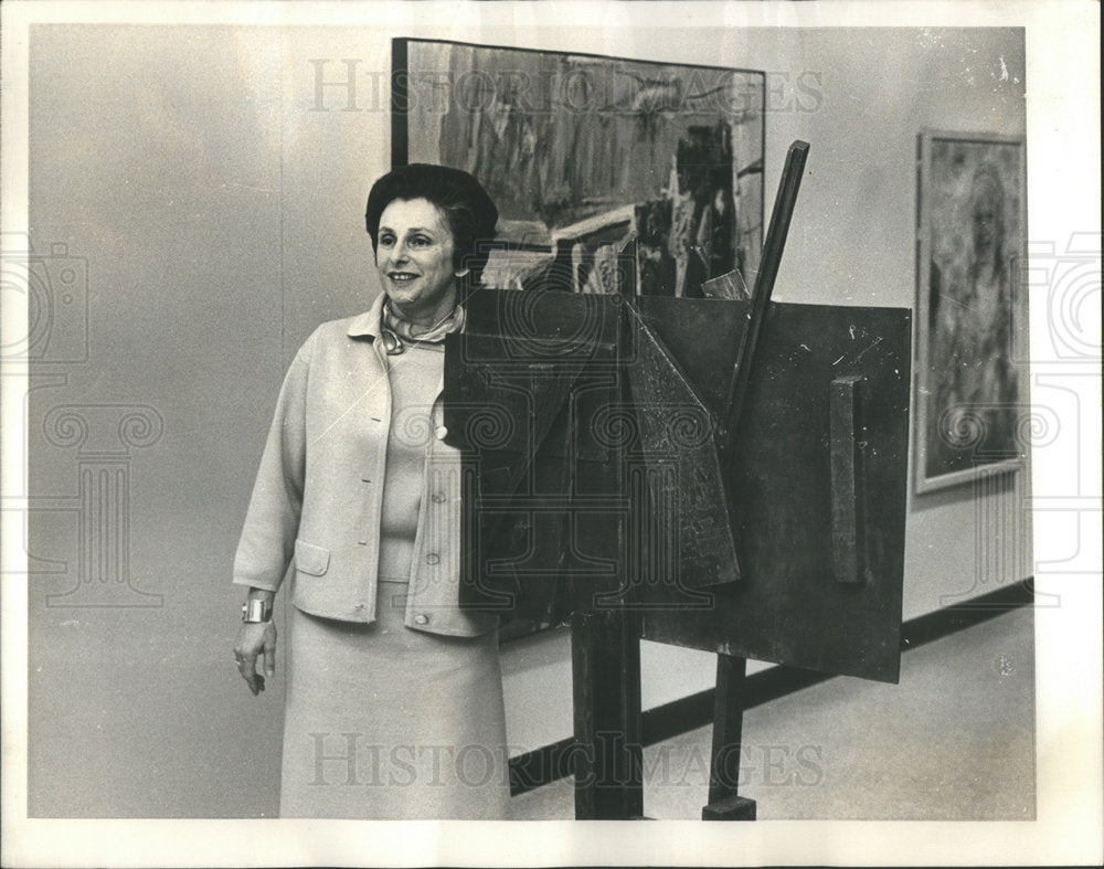 1964 Belle Sanford with &quot;The Apprentice&quot; Bronze and $1,500 Award - Historic Images