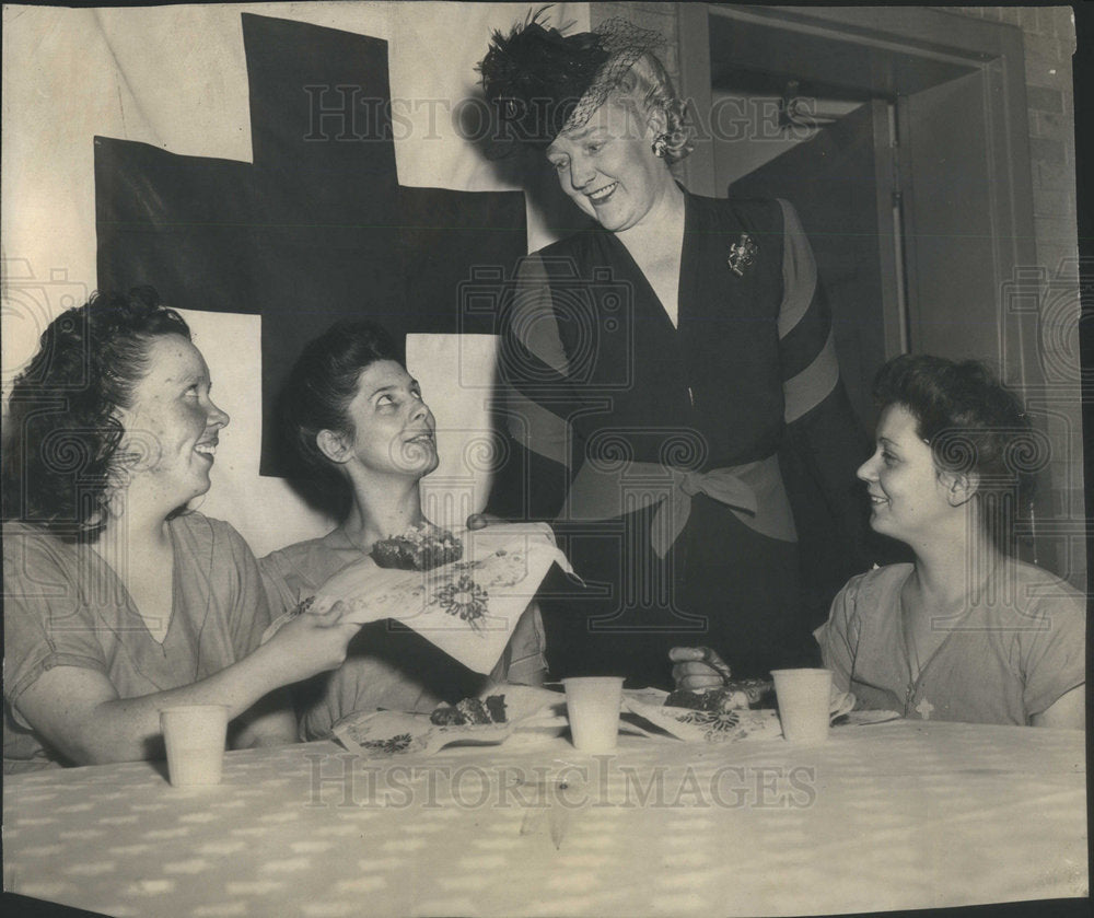 1945 Mrs Martha Sain Warden Frank Red Cross women prisoners jail - Historic Images