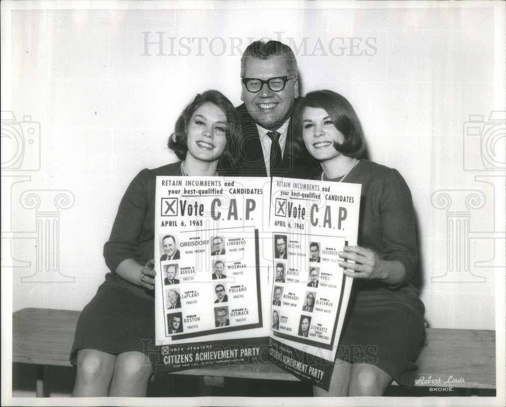 1965 Press Photo Richard Twins, "Bobbie" and "Peggy," sophomores at Mundelein - Historic Images