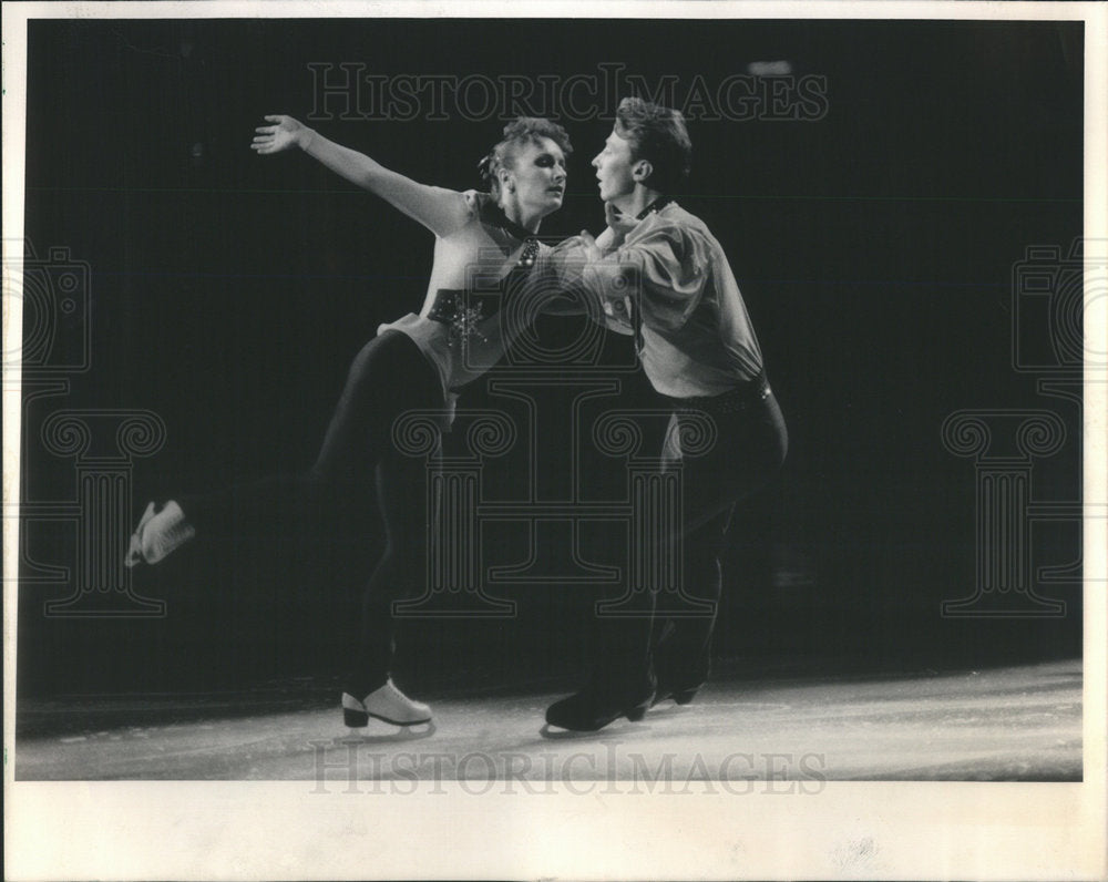 1988 Press Photo Elena Valova and Oleg Vasiliev at the Olympic &amp; World Skating - Historic Images