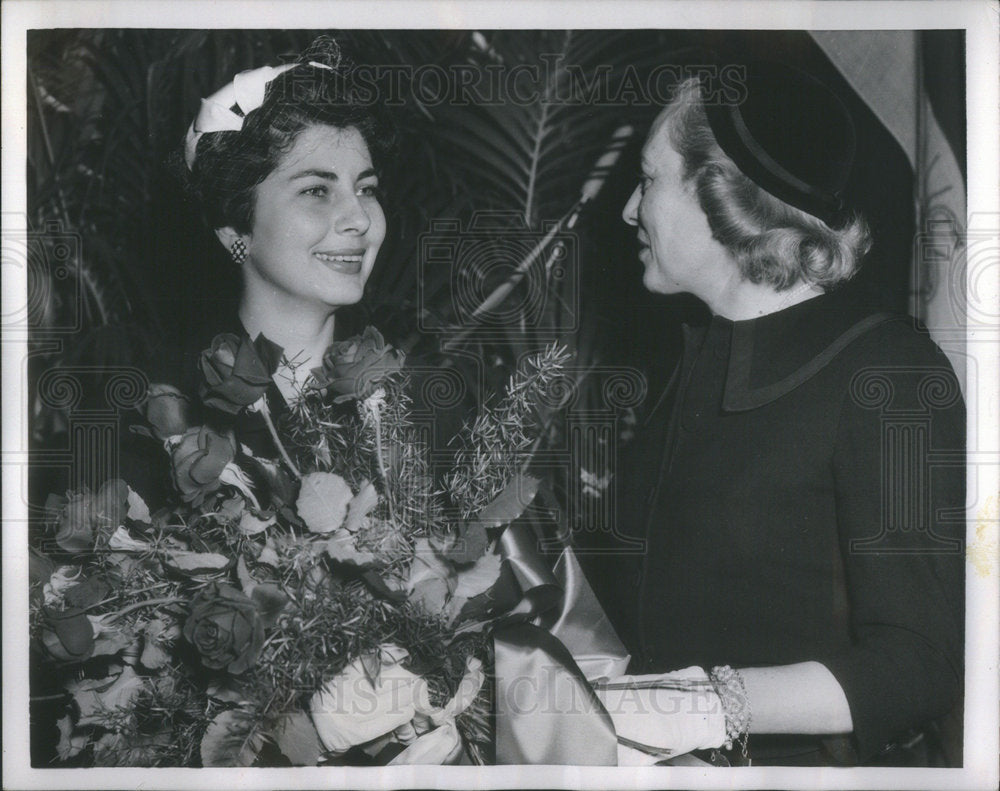 1955 Empress Soraya royal visitor Mrs Robert Wagner bouquest rose - Historic Images