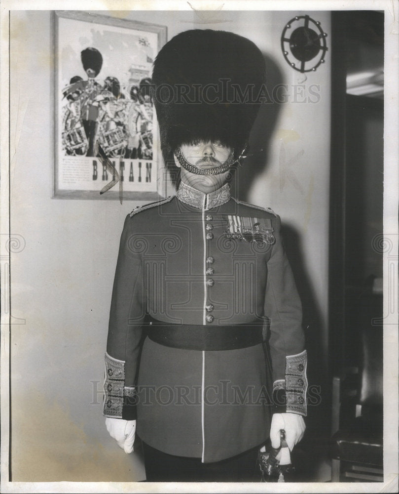 1955 Press Photo Major Alistair Ritchie (Scots Guard) - Historic Images