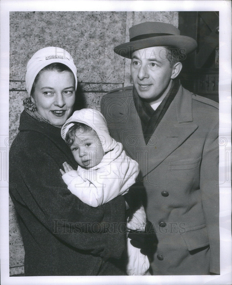 1957 Paul Rogers Family Union Station - Historic Images