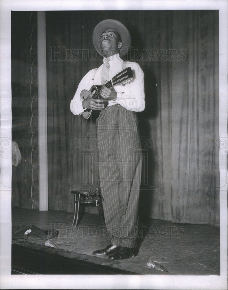 1945 Press Photo Variety Show Comic Timmie Rogers Blue Holiday - Historic Images