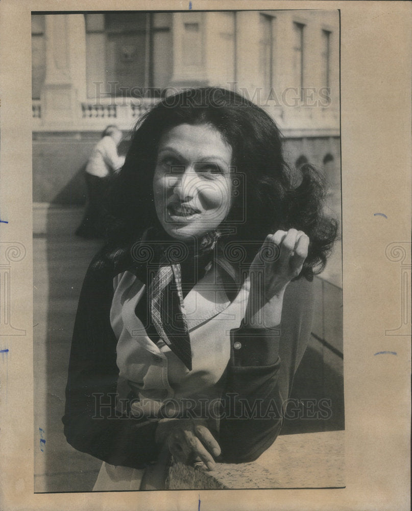 1976 Rosemary Rogers Ceylon people English aristocrats green eye - Historic Images