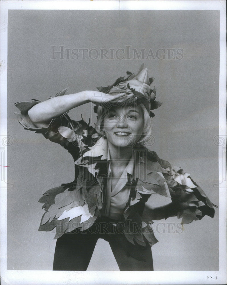 1974 Press Photo Cathy Rogby gymnast playing Peter Pan - RSC44613 - Historic Images