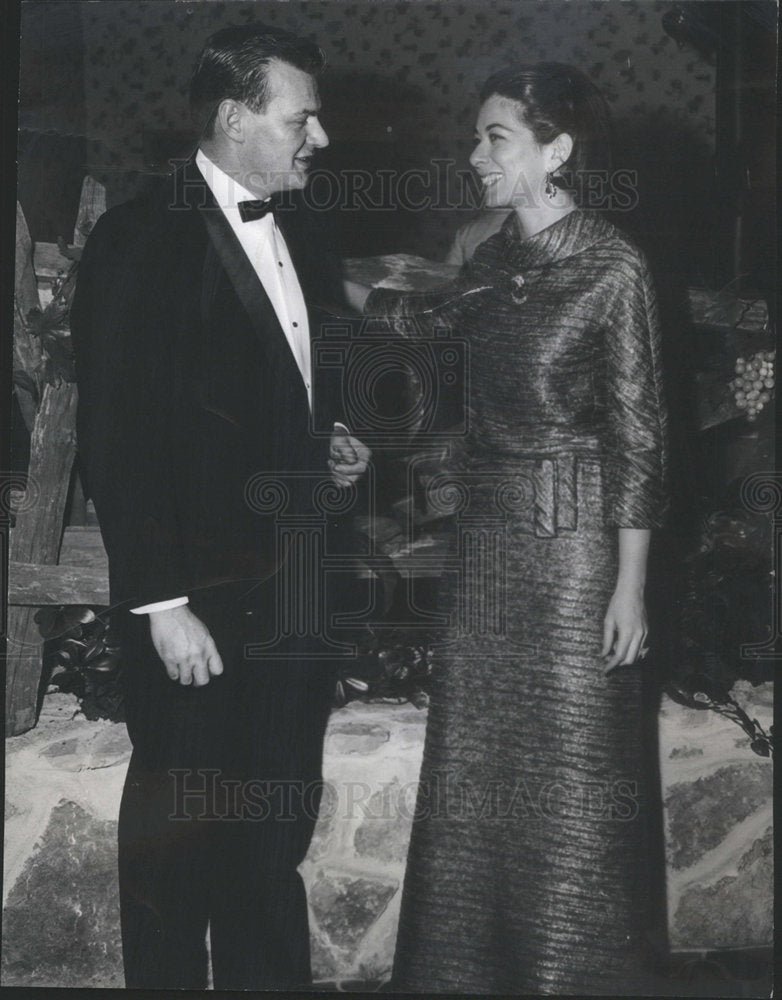 1965 Keith Robert and Mrs. Nathan Cummings gust at Lake Club affair - Historic Images