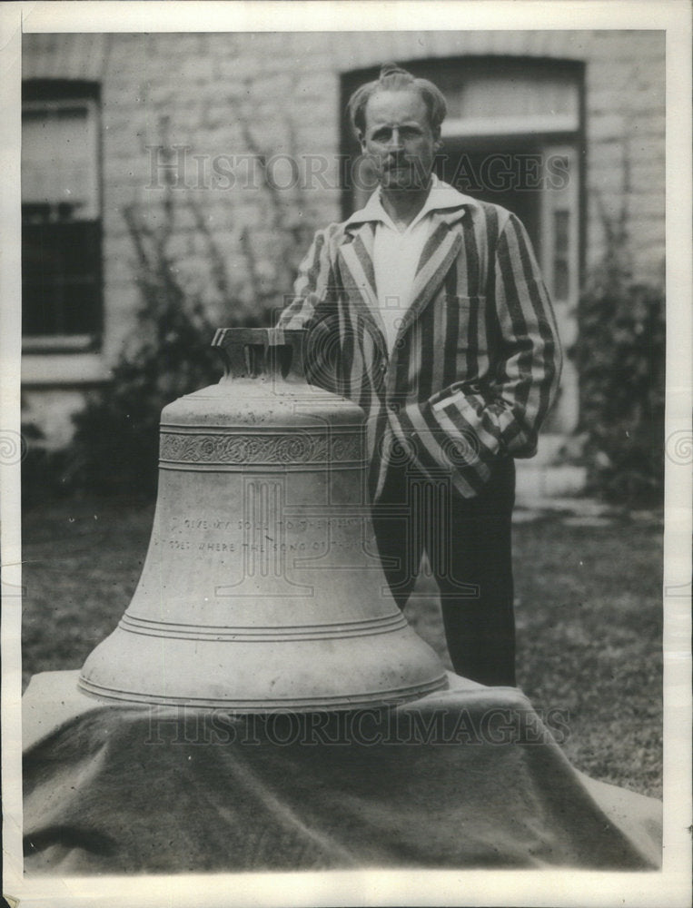 1936 Press Photo Wallace Havelock Robb, poet with the bell - Historic Images