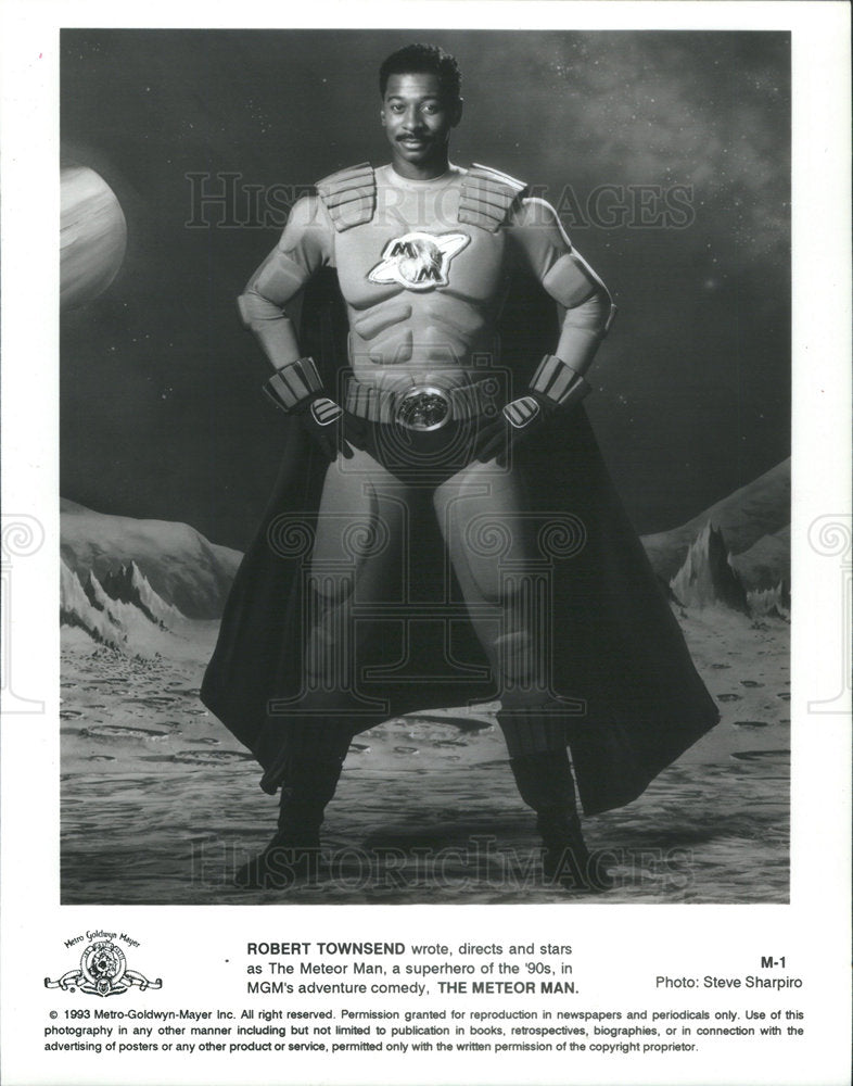 1993 Press Photo Robert Townsend Directs Stars As The Meteor Man Super Hero Of90 - Historic Images