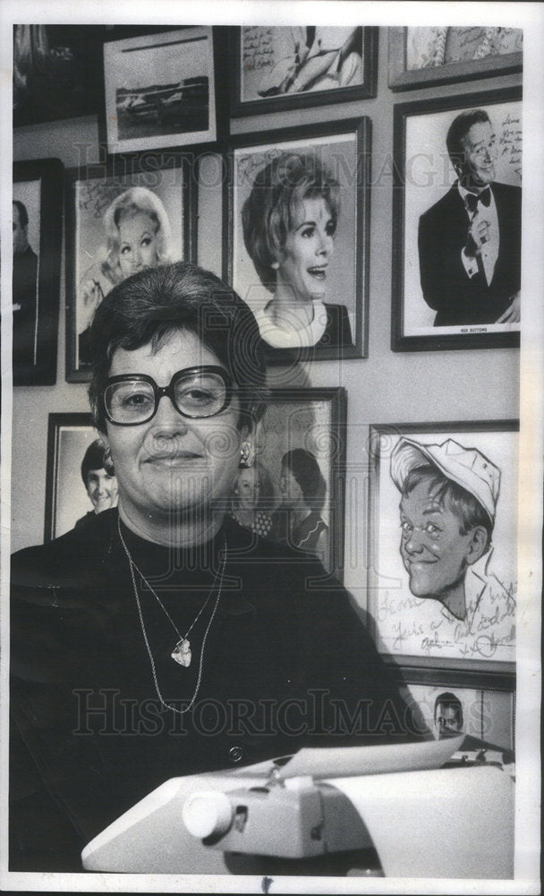 1975 Freelance Comedian Writer Leona Toppel - Historic Images