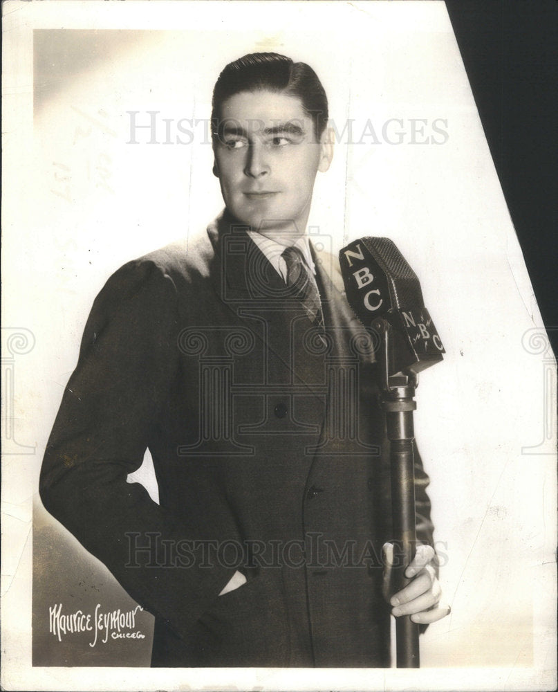 1937 Press Photo NBC Announcer Louis Roen With Microphone - Historic Images