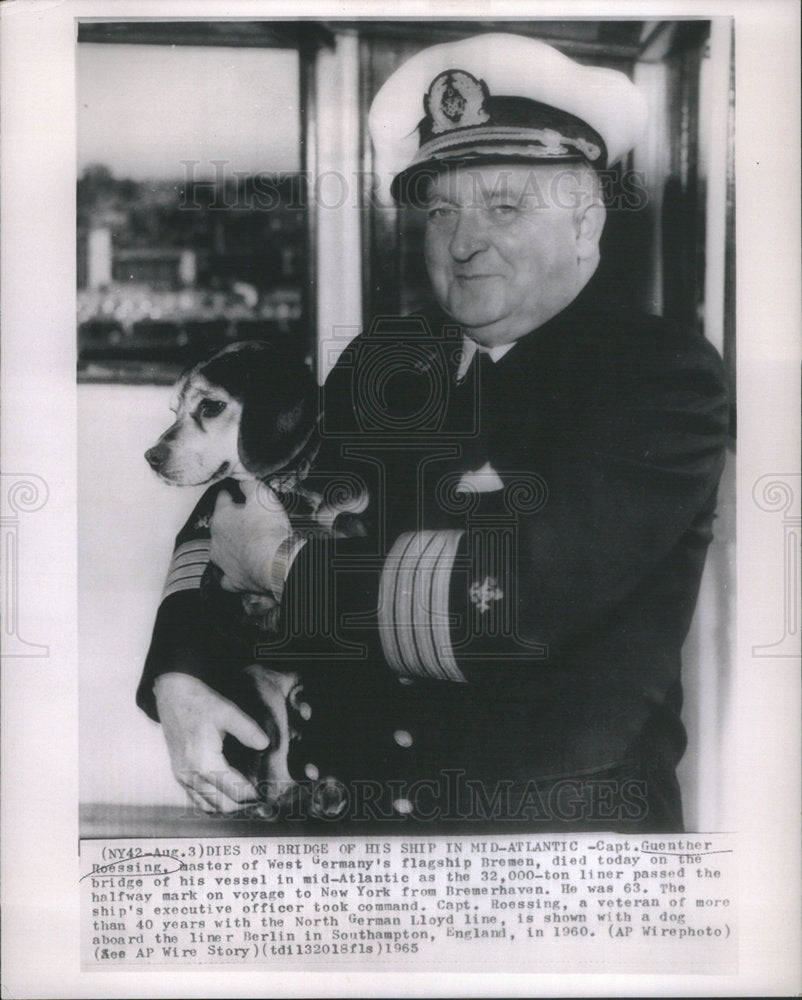 1965 Press Photo 1960 Photo Captain Guenther Roessing Dog - Historic Images
