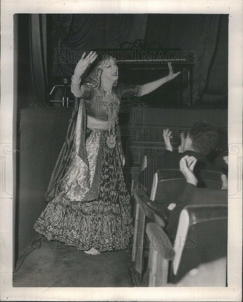 1950 Press Photo Miss Ruth 72 year old stage actress performing - Historic Images