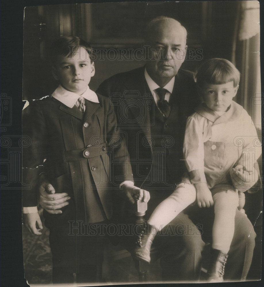 1921 Len Swell and His Grandchildren - Historic Images