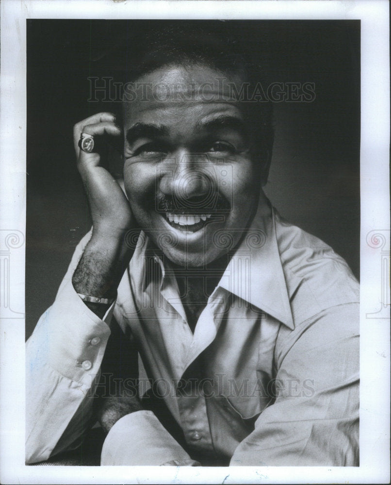 1980 Press Photo Bobby Short Workship New York Cobotet entertainer commands - Historic Images