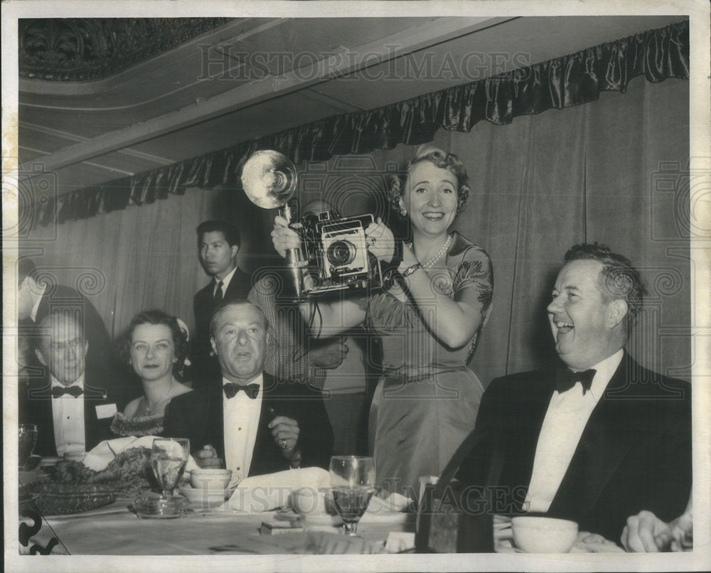 1953 Press Photo Margaret Truman Snaps A Photo Of Sen Theodore Green And Others - Historic Images