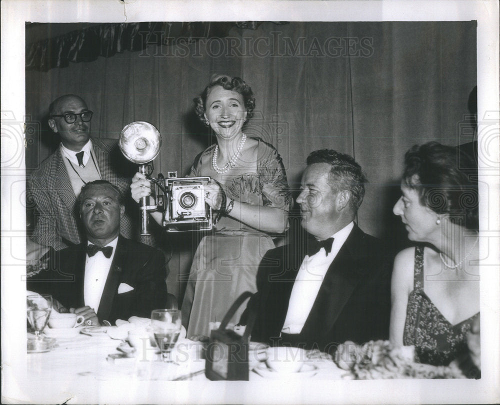 1953 Press Photo Margaret Truman Takes Pics Of Sen John Sparkman And Ernest Ives - Historic Images