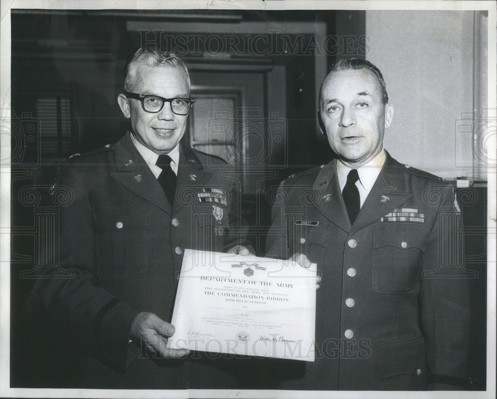 1959 Press Photo Major Frederick Mueller Gets Army Commendation On Retirement - Historic Images